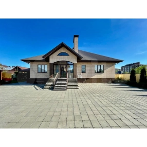 Дом 412 м² на участке 14 сот.